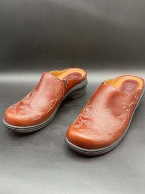 Ariat Savannah Mules Womens 7 B Cognac Leather Western Embroidered Clogs 21426